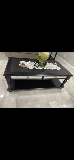 Coffee table with 2 end tables