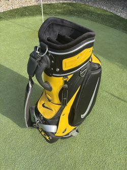 Nike SasQuatch SQ Staff Golf Bag 6 Way Divider Black and Yellow