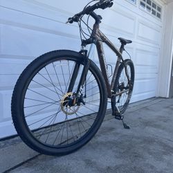 Diamondback 29” Mountain Bike – XL Frame (22”) – Disc Brakes 