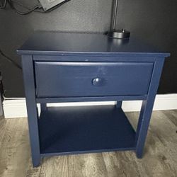 Max & Lily Classic Wood Nightstand with 1 Drawer, Kids Bedside Table/End Table, Small Nightstand for Bedroom