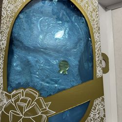 Beautiful wedding dress I’m not sure a size