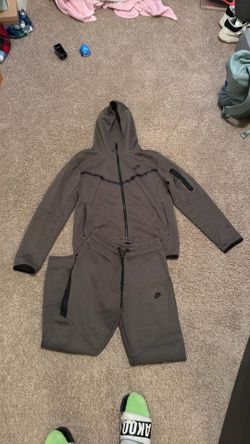 Nike tech size medium