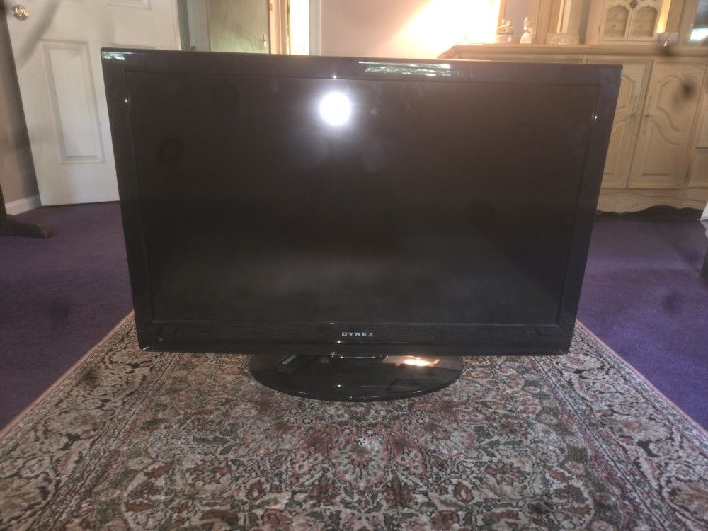 Dynex 37 In. Flat Screen LCD 720p TV