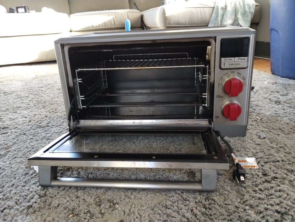 Wolf Gourmet Elite Digital Countertop Convection Toaster Oven with  Stainless Steel and Red Knobs for Sale in San Diego, CA - OfferUp
