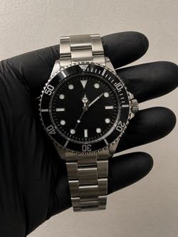 Mens  NEW Diver-Style Watch Black Dial Steel Bracelet