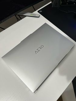 Laptop Gigabyte AERO XE4 (16’ inch intel i7 + 3070ti + 64gb ram)
