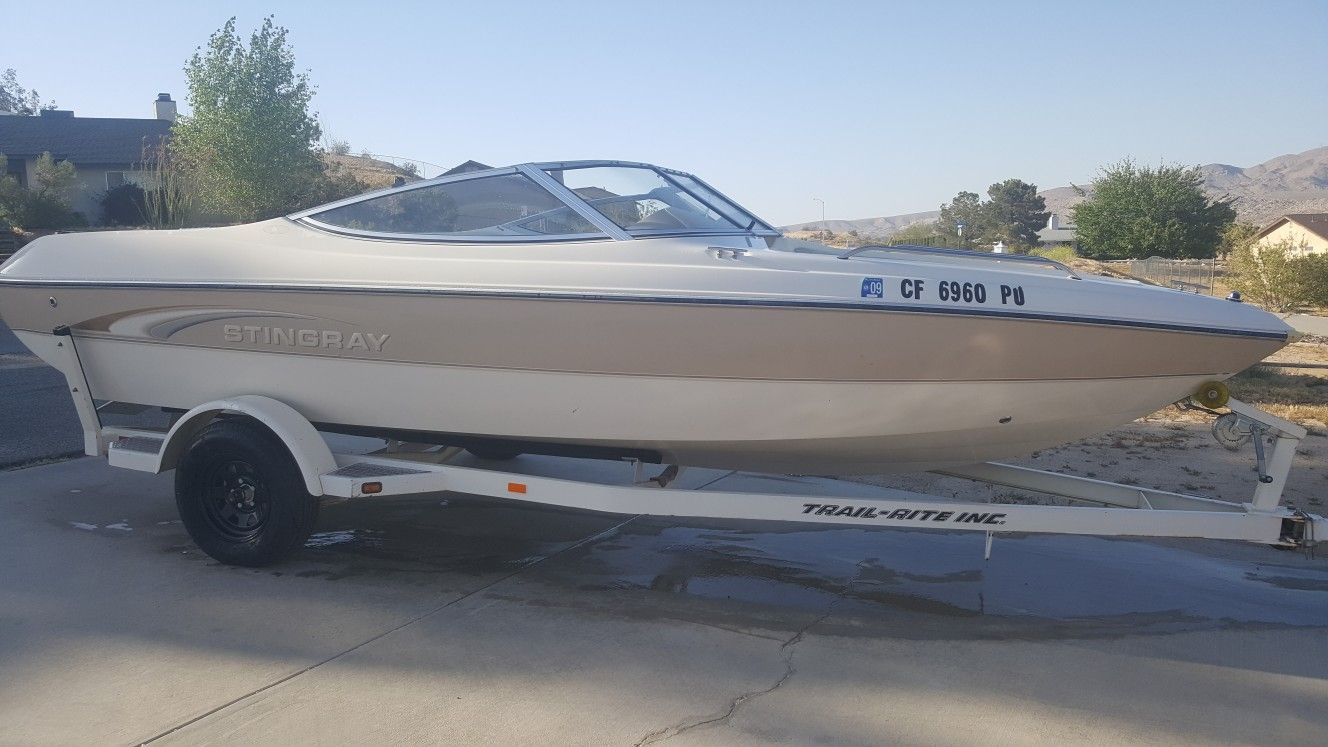 2002 19 FT STINGRAY OPEN BOW