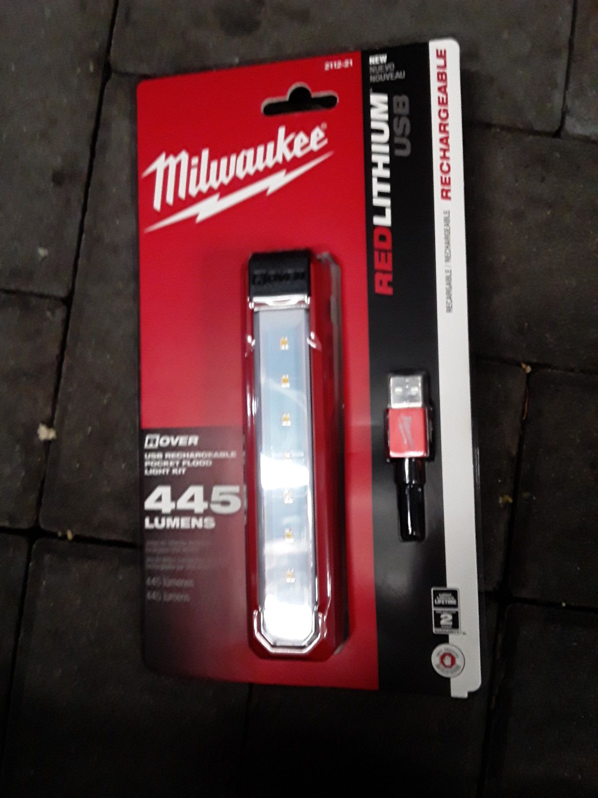 Milwaukee rechargeable light stick 445 lunes