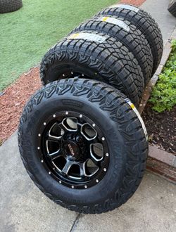 Jeep rubicon, Sahara , glatiador rims and tires