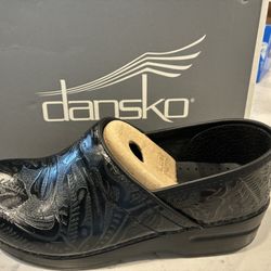 Dansko 38 Wide Pro Tooled Black Clogs