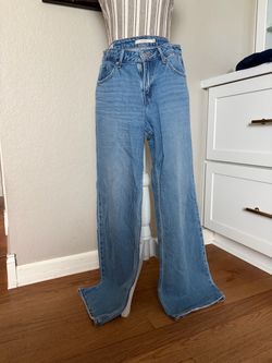 Levi’s low loose 28 inseam 32”