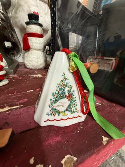 Ceramic pyramid shaped Pouporie sachule with Xmas goose painting and plug