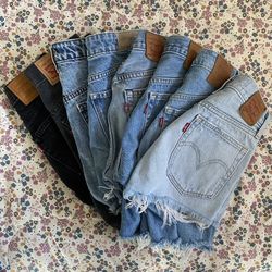 bundle of levi shorts sz 24/25