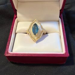 Mother Of Pearl And Topaz Ring (courier)
