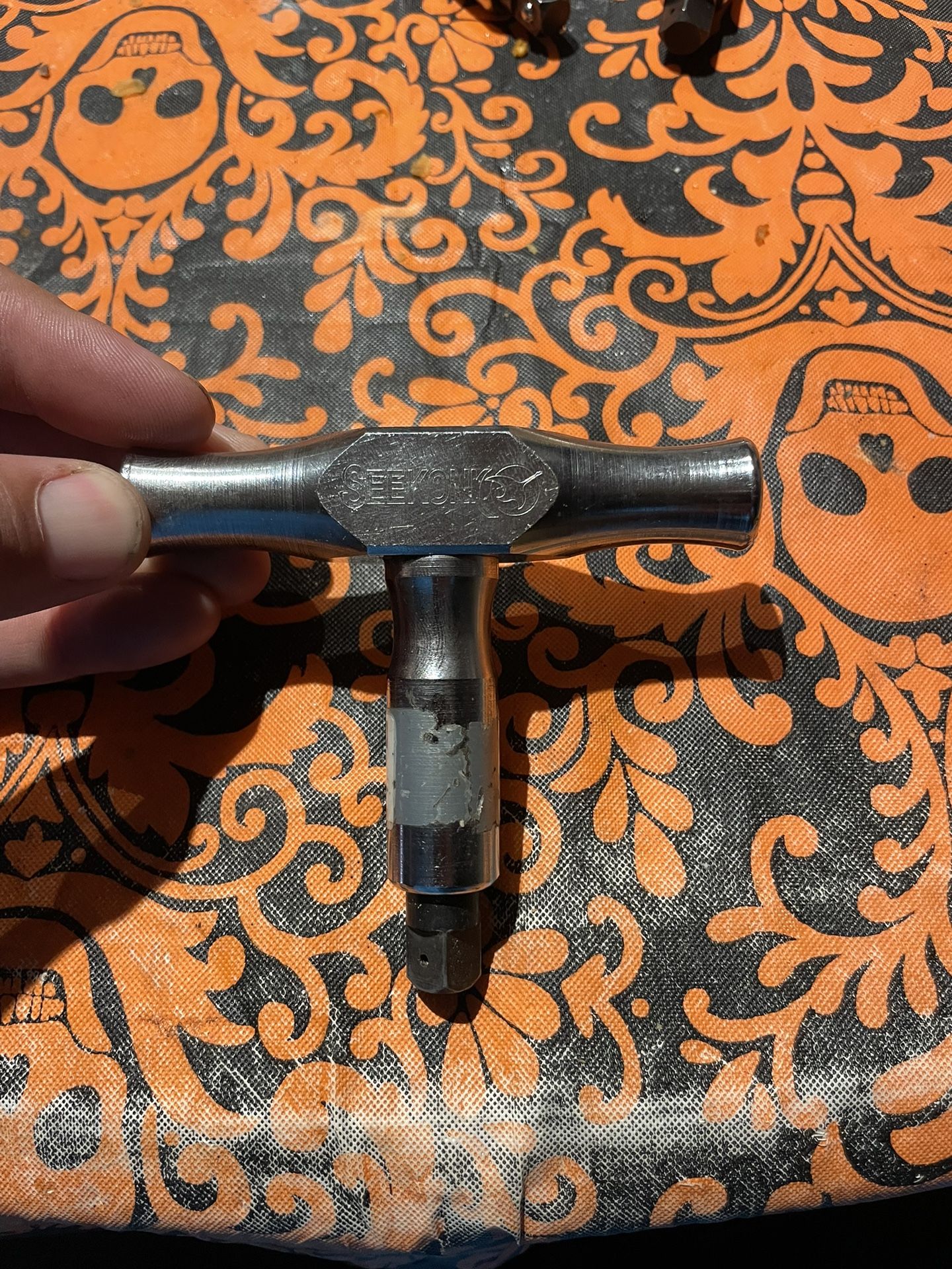 Seekonk Bt-2R-40 T-Handle Torque Wrench 3/8" 40 pound these are really pricey $50 if interested .