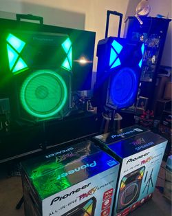 Pioneer ! Ultimate Party Speaker ! 700 Watts, RGB LED Lights + Stand, Microphone, Karaoke & DJ Ready
