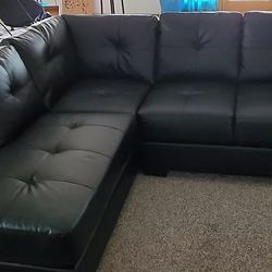 Ashton Black 3pc Sectional w/ Chase 