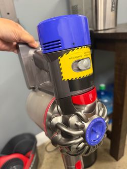Dyson v8 Vacuum Cordless Cleaner