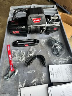 WARN 103253 VR EVO 10-S Electric 12V Winch – 10,000 lb Pull Capacity, Synthetic Rope, IP68 Waterproof, High-Performance Off-Road Recovery Winch