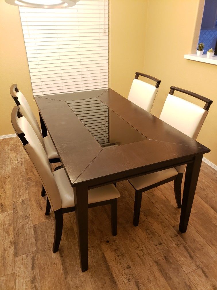 Dining Room Table And Four Chairs 