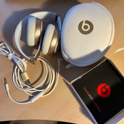 Beats Solo 2 Wireless headphones