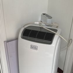 Black Decker Portable AC With Installation Panels