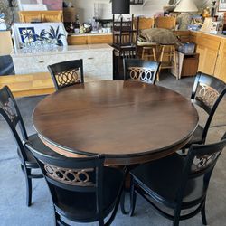 Vintage Round Table With 6 Chairs And A Leaf To Make It Longer And Oblong, Made In Italy , Real Solid Wood