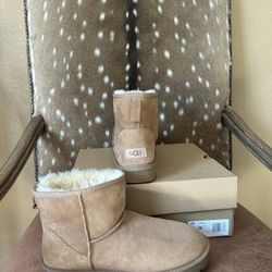 Women’s UGG Classic Mini II 