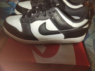 Nike Dunk Low  Size 2y Excellent Condition Smoking Pet Free Clean ‼️ $15