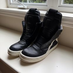 Rick Owen’s Geobasket