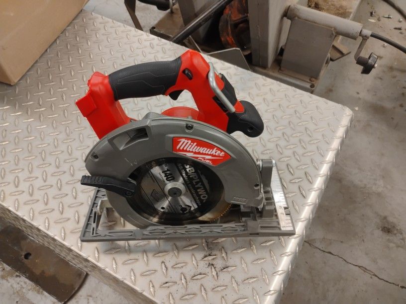 Milwaukee 71/4 Saw
