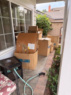 Free Moving boxes and packing material