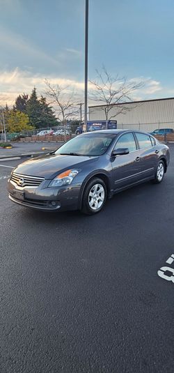 🚗🔥 FOR SALE: 2008 NISSAN ALTIMA 2.5 S! 🔥🚗
Looking for an affordable sedan for your daily commute? Check out this stylish gray Nissan Altima!
✅ Yea