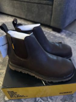 DeWalt Albany Flex Boots waterproof and slip resist boots. Shoes for crews