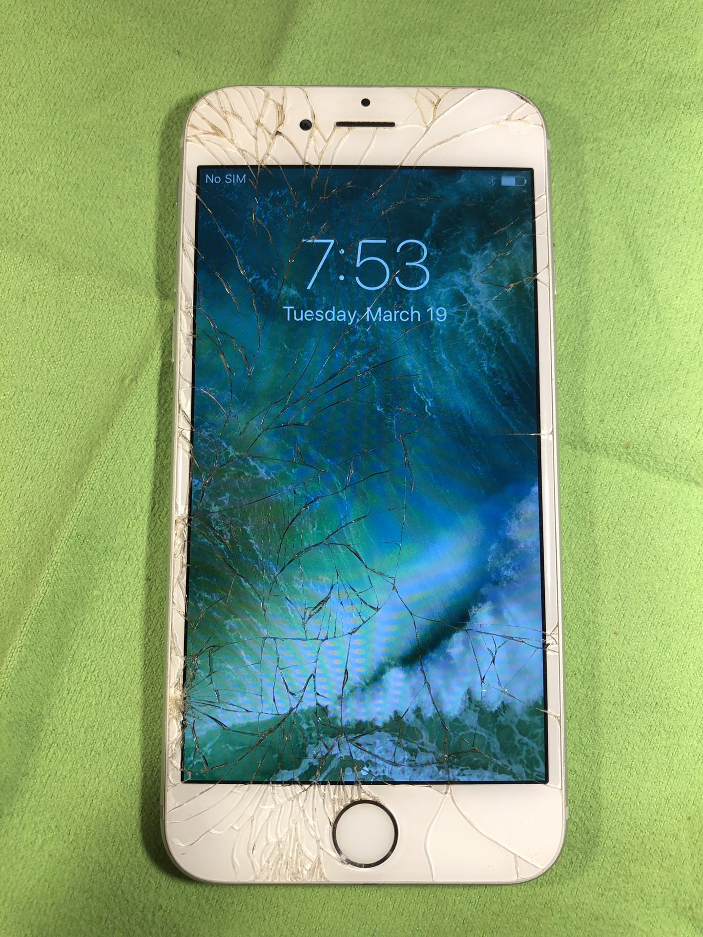 Apple iPhone 6 16GB Cracked