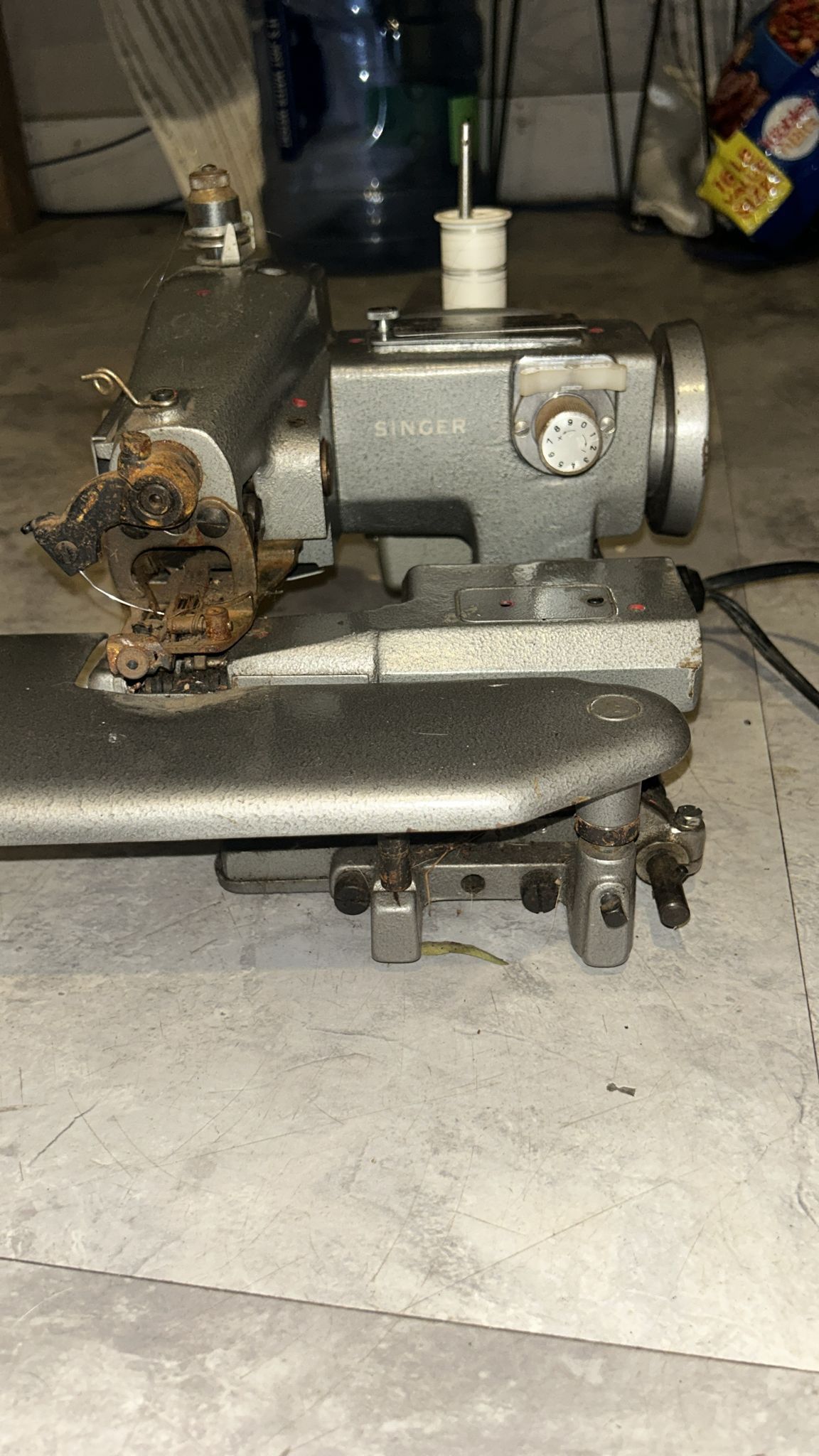 SINGER SEWING MACHINE