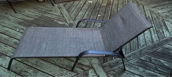 2 Chaise lounge chairs outdoor