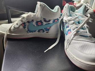 Girls Nike Size 7y