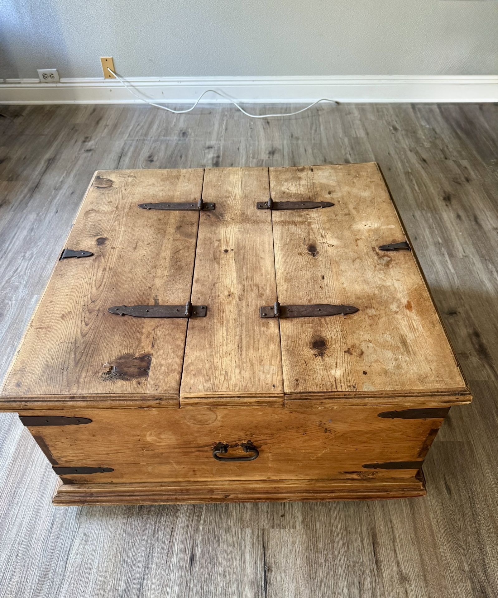 Late 20th Century Country Farmhouse style Mexican double-lid wooden coffee table storage trunk. 