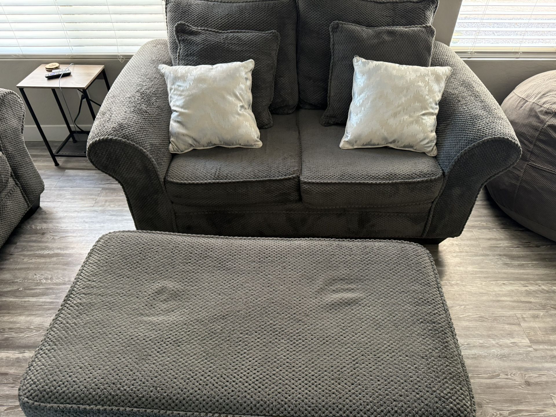 Couch Set With Attoman