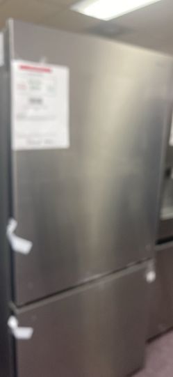 Hisense PureSpace 17 cu ft counter Depth 32 in Wide Bottom Freezer Refrigerator Fingerprint Resistant Stainless Steel) ENERGY Star Certified-1 year Wa