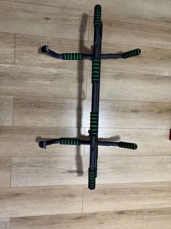 Pull up bar for doorway