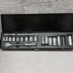 Metric socket set
