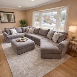 Sectional w Pull Out