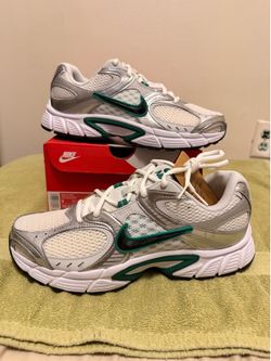 Nike V6 RNR Sneakers White Silver Green New Nike Nuevos y originales talla 9