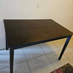 Dining Table In Very Good Condtion  47"