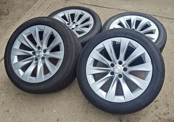 20" TESLA WHEELS