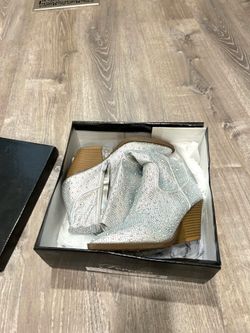 Women’s sparkly boots