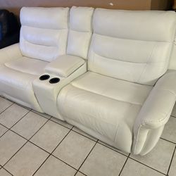 Like New Cindy Crawford Leather Electric Dual Reclining Couch With Electric Headrests And Dual USB 