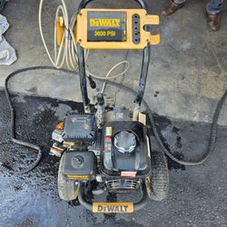 DEWALT 3600 PSI 2.5 GPM Gas Pressure Washer with Honda GX200 Engine (FOR PARTS OR REPAIR)